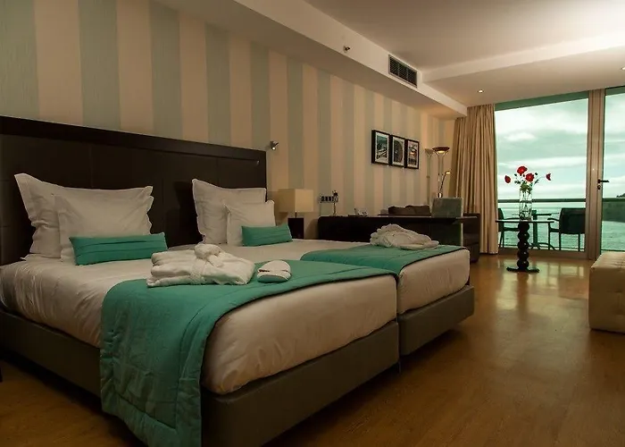 Hotel Angra Marina 5*