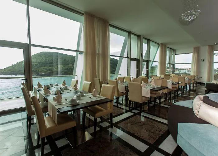 Hotel Angra Marina 5*