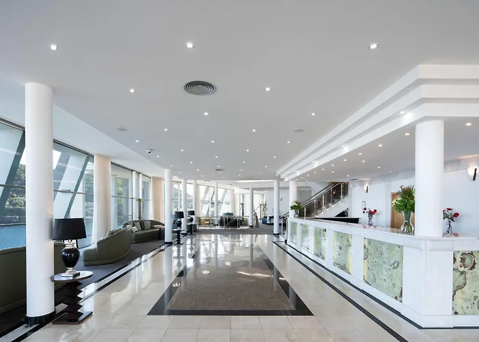 Hotel Angra Marina 5*