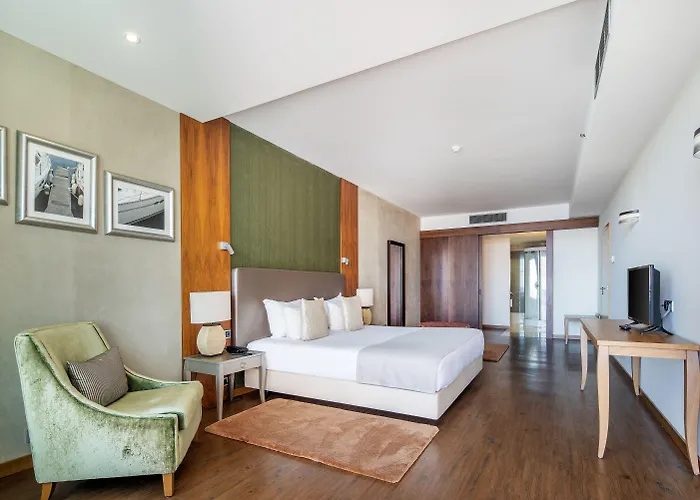 Hotel Angra Marina 5*