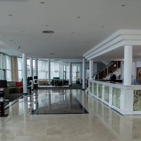 Hotel Angra Marina