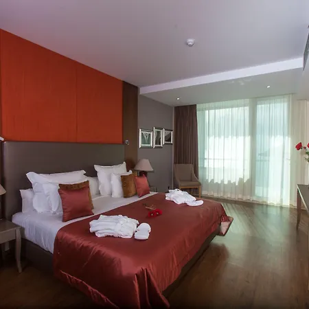 Hotel Angra Marina 5*