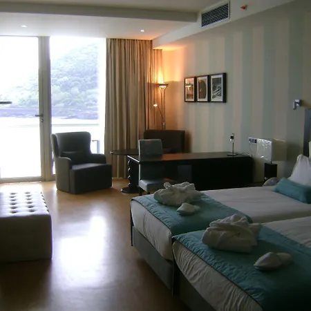 Hotel Angra Marina 5*