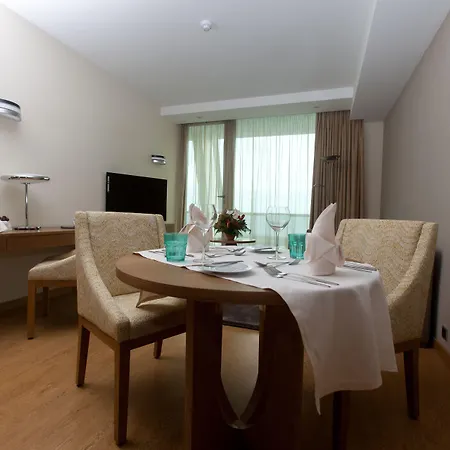 فندق Angra Marina أنغرا دو إِراويزو