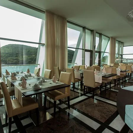 Hotel Angra Marina 5*
